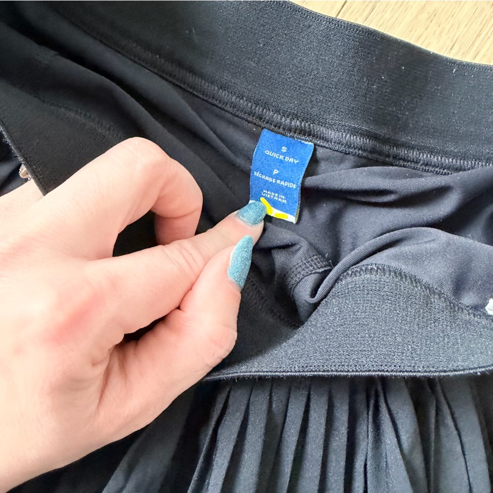Black High-Waisted StretchTech Micro-Pleated Skort - Picture 4 of 5